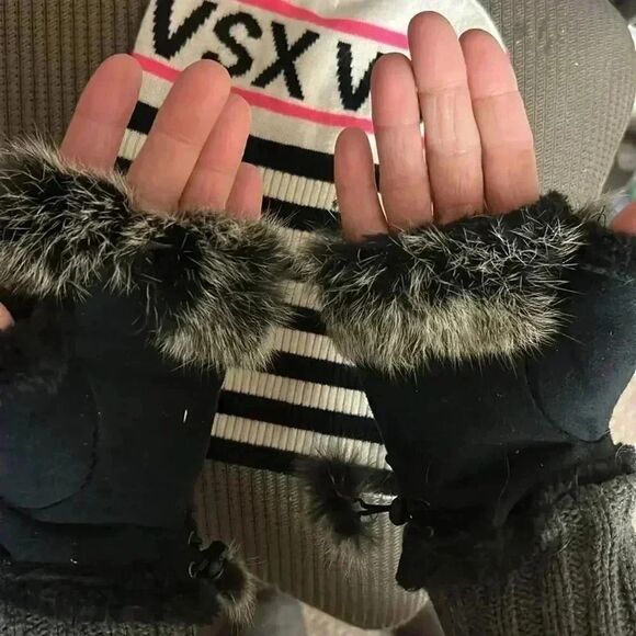 VSX Victoria’s Secret sport stocking cap one size and cute gloves - Picture 6 of 6
